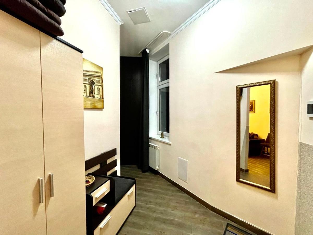 V&O Whitechocolateapt 800 M To Opera Liov Exterior foto
