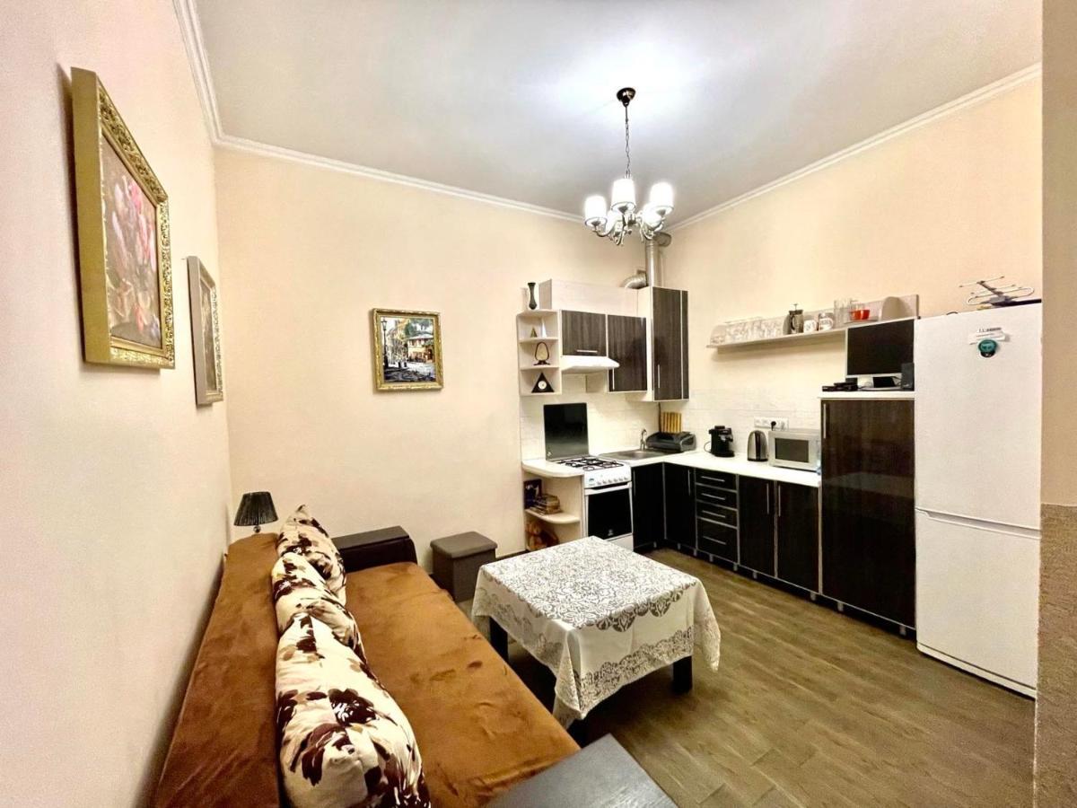 V&O Whitechocolateapt 800 M To Opera Liov Exterior foto
