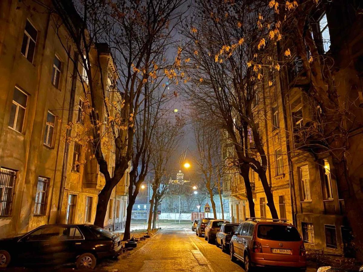 V&O Whitechocolateapt 800 M To Opera Liov Exterior foto